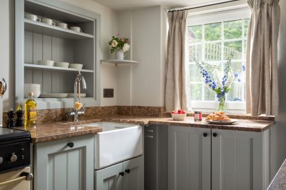 kitchen - Wellie Boot Cottage, cotswold cottages