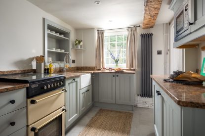 kitchen - Wellie Boot Cottage, cotswold cottages