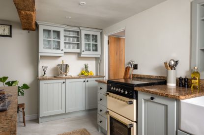 kitchen - Wellie Boot Cottage, cotswold cottages
