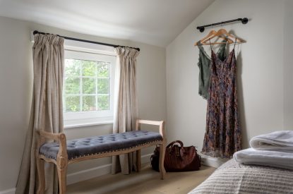 bedroom - Wellie Boot Cottage, cotswold cottages