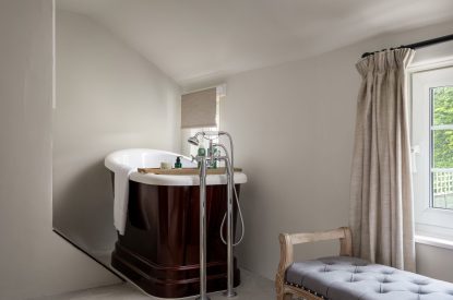 bedroom - Wellie Boot Cottage, cotswold cottages