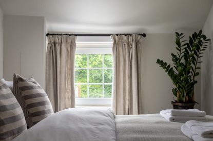 bedroom - Wellie Boot Cottage, cotswold cottages