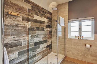 The shower room at The Dairy Barn, Worcestershire 
