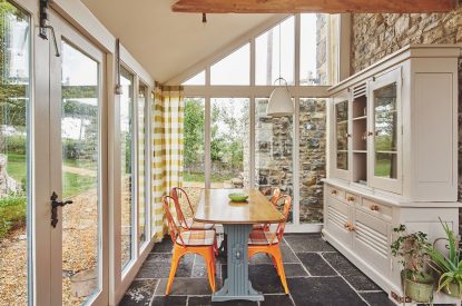The conservatory with a dining table and four chairs at Sunflower Cottage, Vale of Glamorgan