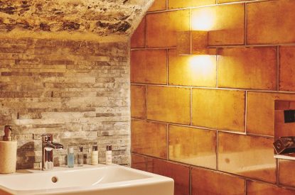 The sink in the en-suite at Bamboo Cottage, Vale of Glamorgan