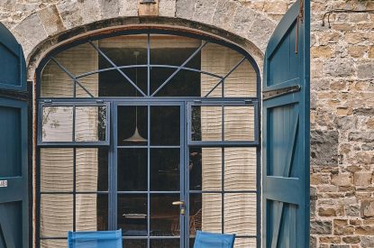 The table and chairs outside the entrance at Muscari Cottage, Vale of Glamorgan
