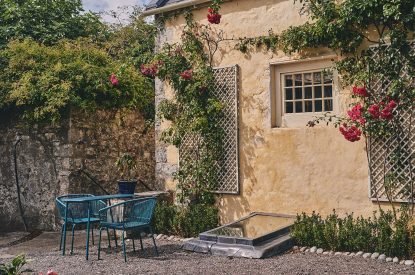 A shared seating area outside of Fritillaria Cottage, Vale of Glamorgan