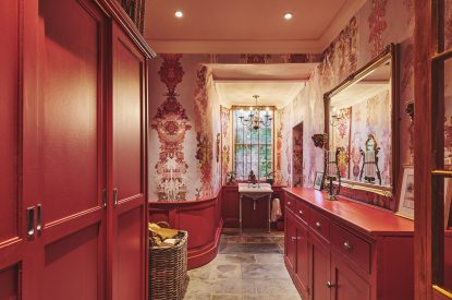 A bathroom at Queen Anne Manor, Vale of Glamorgan