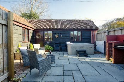 The patio and hot tub at Woodbury Cottage, Devon