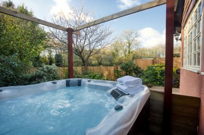 The hot tub at White Cross Cottage, Devon