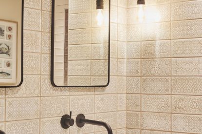 A bathroom at Ty Florence, Gower