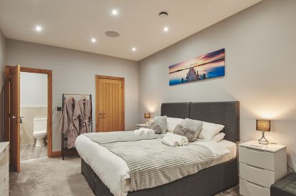 A twin bedroom at Woodland House, Worcestershire