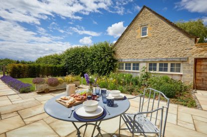 The outdoor dining table at Haymaker Barn, Cotswolds