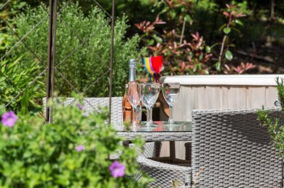 The outdoor dining area at Wood Cottage, Worcestershire