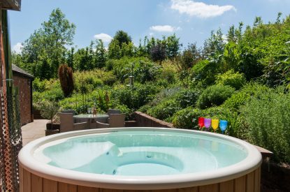 The hot tub at Wood Cottage, Worcestershire