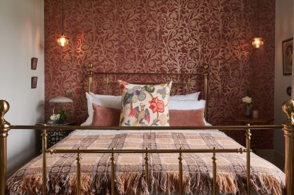 A double bedroom at Lakeside Manor, Cotswolds