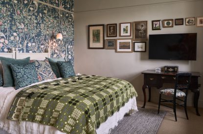 A double bedroom at Lakeside Manor, Cotswolds