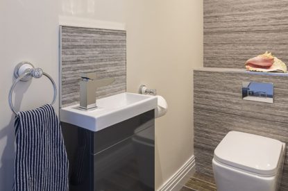 A bathroom at Beesands Vista, Devon