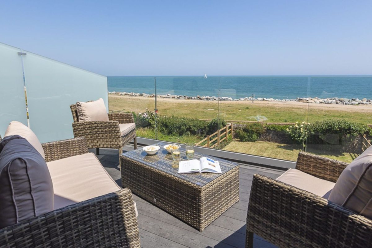 The balcony with sea view at Beesands Vista, Devon