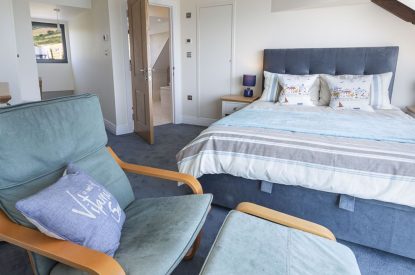 A double bedroom at Beesands Vista, Devon