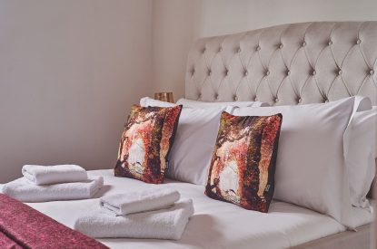 A double bedroom at Acorn Barn, Cotswolds