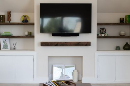 The living room at Lakefront Lodge, Cotswolds
