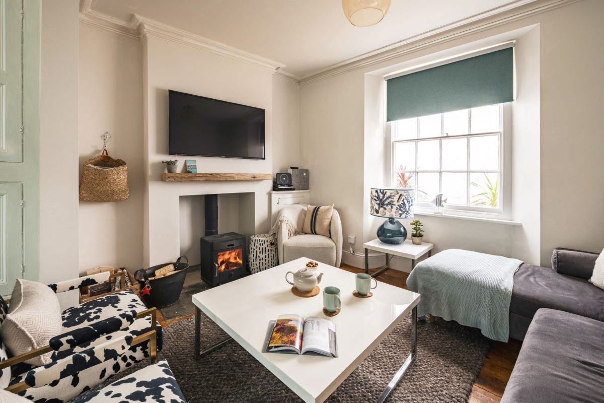 The living room at 5 The Quay, Devon