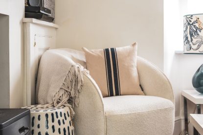 The living room at 5 The Quay, Devon