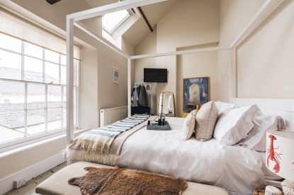 A double bedroom at 5 The Quay, Devon