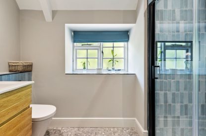 A bathroom at Teacher's Cottage, Gower