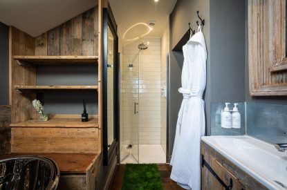 An en-suite bathroom at Southside Townhouse, Cheshire