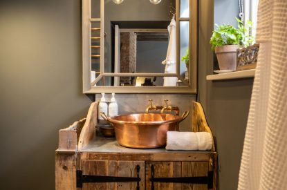 An en-suite bathroom at Southside Townhouse, Cheshire