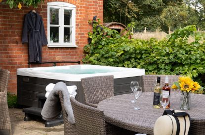 The exterior of Hedge Farmhouse, Buckinghamshire