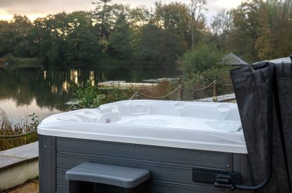 The hot tub at Lake House, Powys