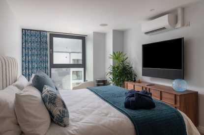 A double bedroom at Ocean Eyes, Devon