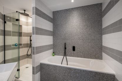 The bathroom at Ocean Eyes, Devon