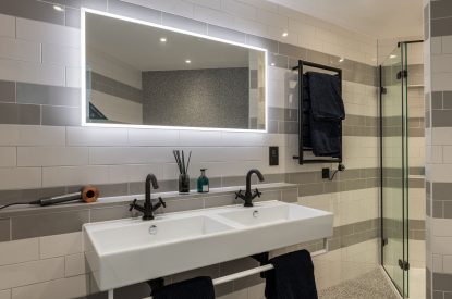 The bathroom at Ocean Eyes, Devon