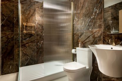 A shower room at Sunset Cottage, Kent