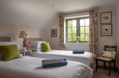 A twin bedroom at Greenhow Cottage, Kingham, Cotswolds