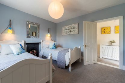 A twin bedroom at Copper Beech Cottage, Dulverton