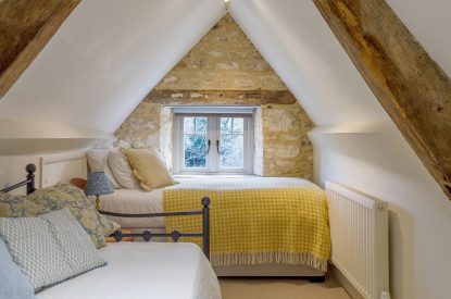 A twin bedroom at Leonard House, the Cotswolds
