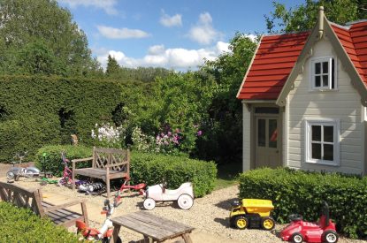 Outdoor play area at Barrett-Browning Cottage, Cotswolds
