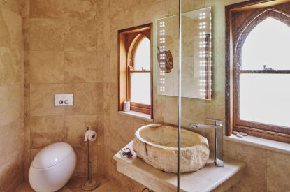 The bathroom at Nature's Nest, Malvern Hills