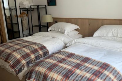 Twin bedroom at Potter's Cottage, Roundstone, Galway