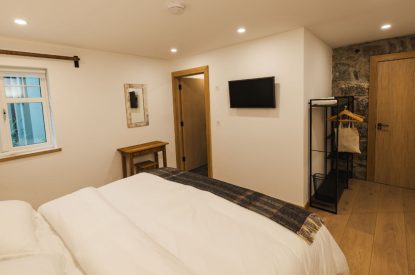Super king size bedroom at Potter's Cottage, Roundstone, Galway