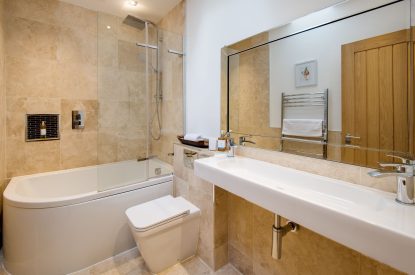 The family bathroom at Lomond House, Loch Lomond