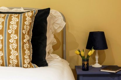 A twin bedroom at Lemon Tree Cottage, Cotswolds