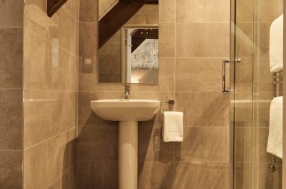 An en-suite bathroom at Campolina Stable, Northumberland