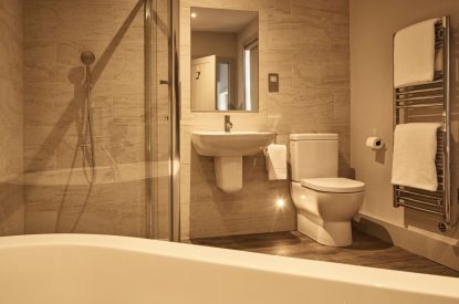 An en-suite bathroom at Campolina Stable, Northumberland