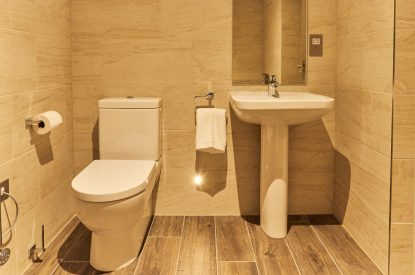 An en-suite bathroom at Senner Stalls, Northumberland